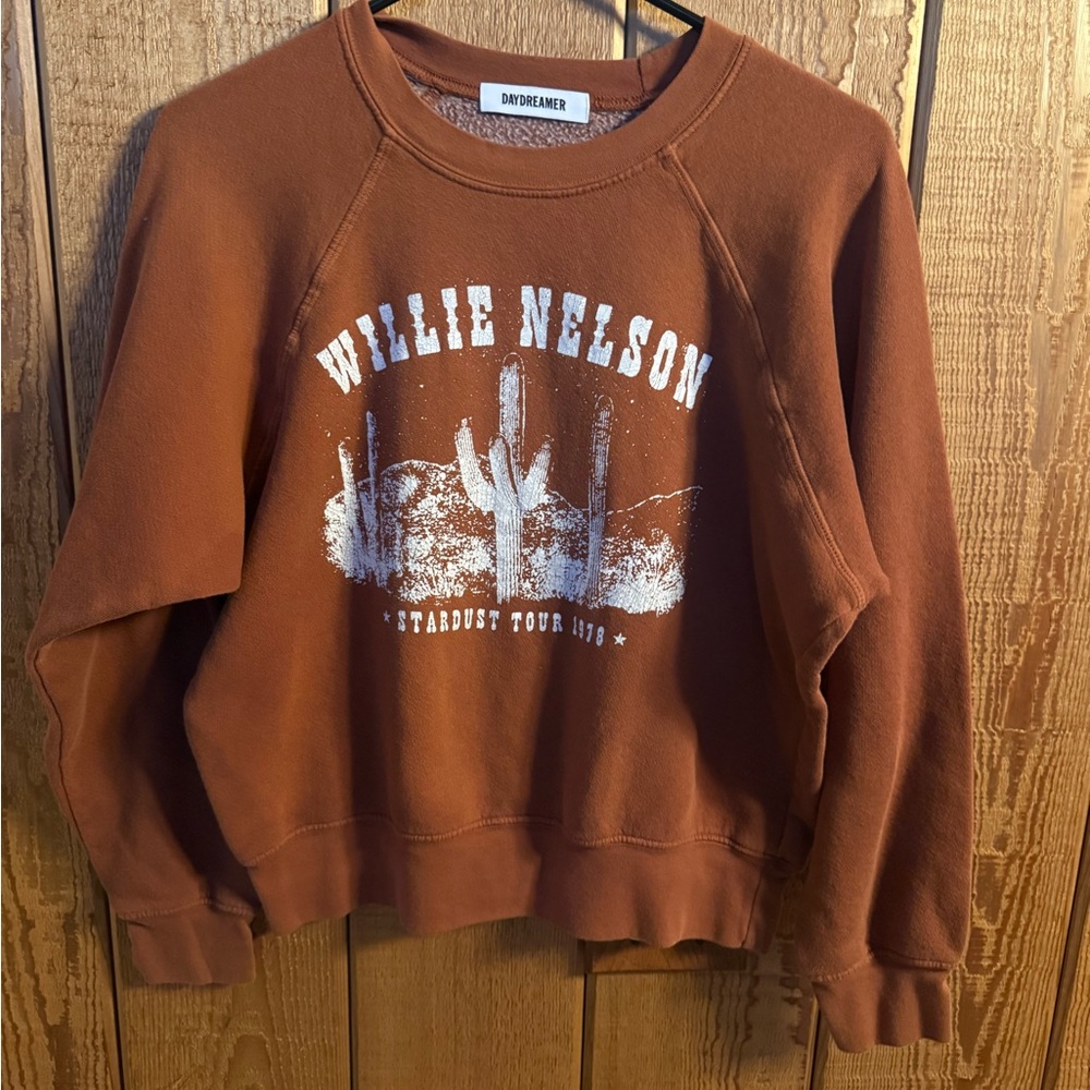 Daydreamer Willie Nelson Graphic Sweatshirt - medium